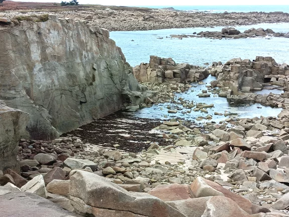 Ile Grande - Pleumeur-Bodou: la carrière Brintec'h exploitée jusqu'en 1960