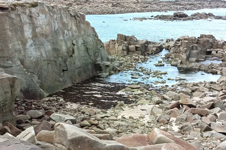 Ile Grande - Pleumeur-Bodou: la carrière Brintec'h exploitée jusqu'en 1960