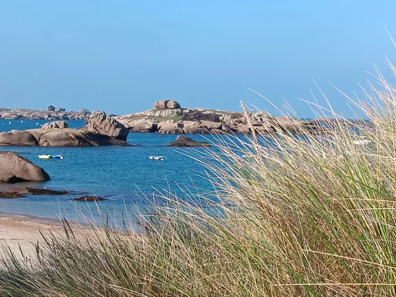 Trégastel. Côte de granite rose. Presqu'île Renote