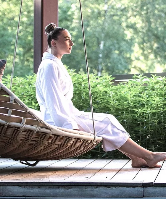 Le spa de la Cheneaudière s'étend sur 2500 m2. Il accueille chaque année 18000 visiteurs extérieurs.