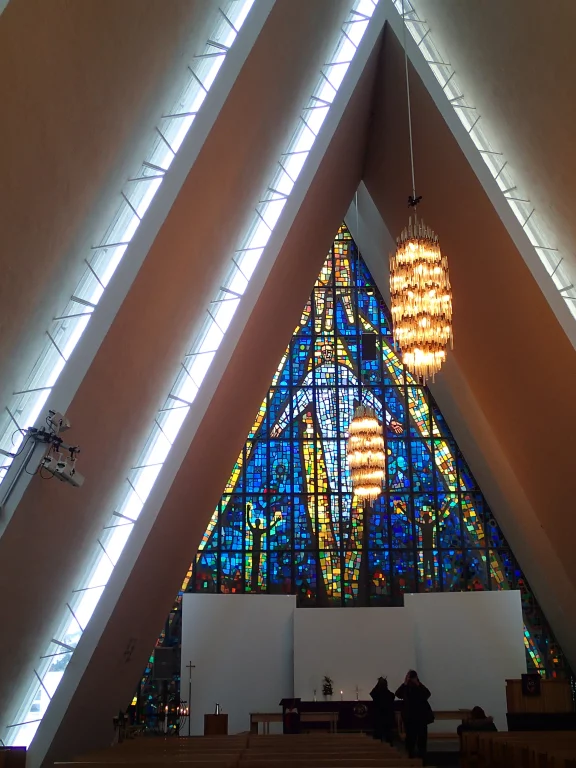 Les viytraux de la cathédrale arctique à Tromso.