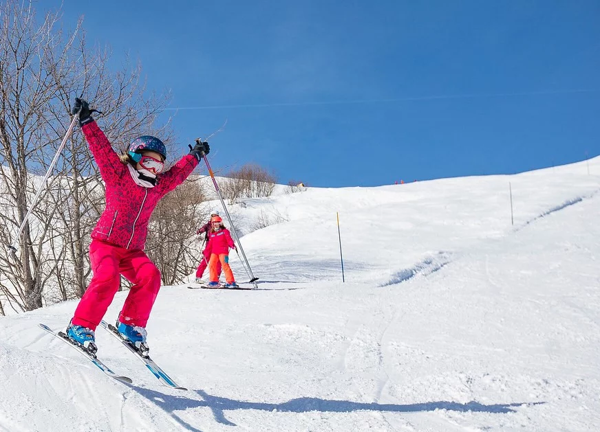 Station familiale par excellence, Valmorel dispose de plusieurs espaces dédiés aux skieurs débutants.