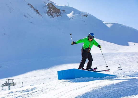 Sur l'un des espaces dédiés au boardercross.