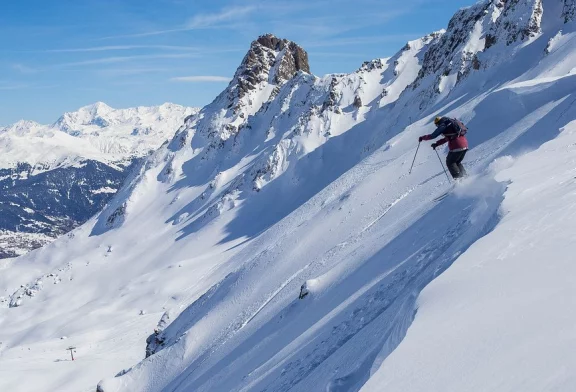 Hors des pistes, dans la poudreuse.