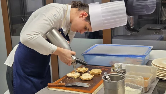 En pleine préparation des desserts.