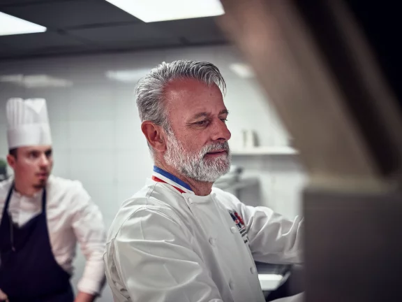 Mathieu Viannay est MOF depuis 2004. Il a également deux étoiles au guide Michelin depuis 2009. Photo Cherrystone.