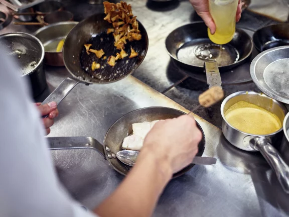 Préparatifs en cuisine. Photo Cherrystone.