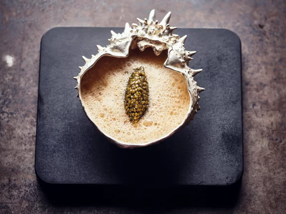 Une araignée de mer servi avec une émulsion de carapace et du caviar osiètre. Photo Cherrystone.