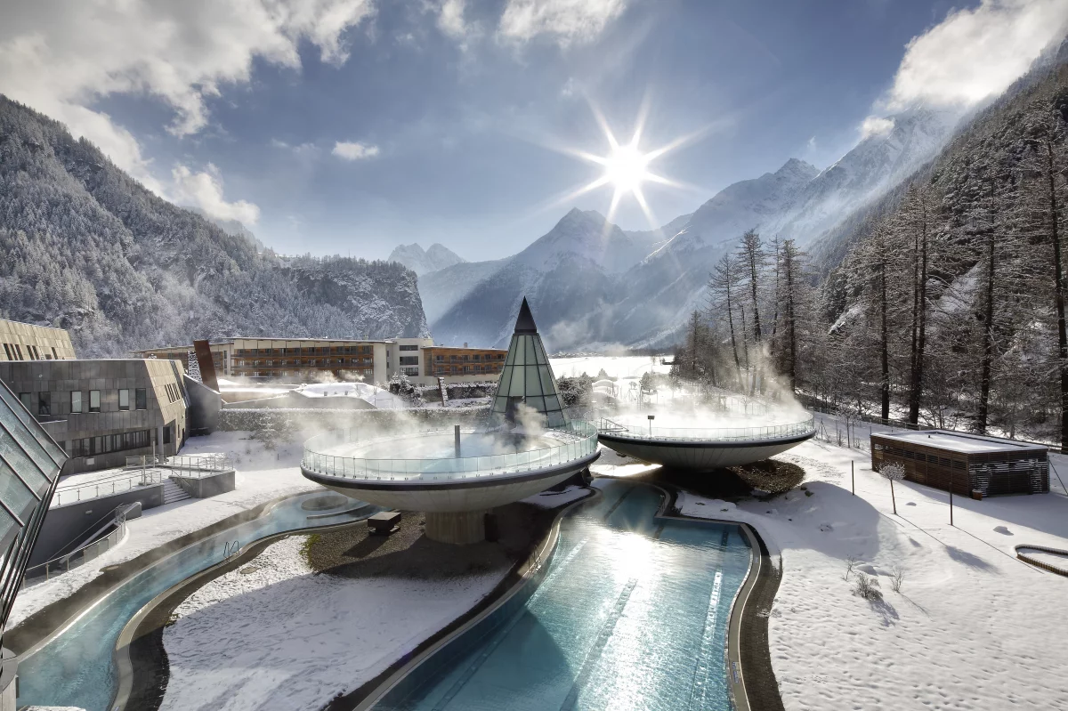 L'Aqua Dome, station thermale futuriste dans l'Oetztal.