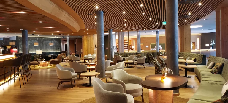 Dans le bar de l'hôtel Aqua Dome