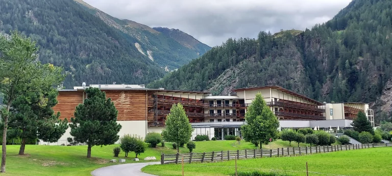 L'hôtel des thermes de l'Aqua Dome est le point de chute idéal pour explorer l'Oetztal.