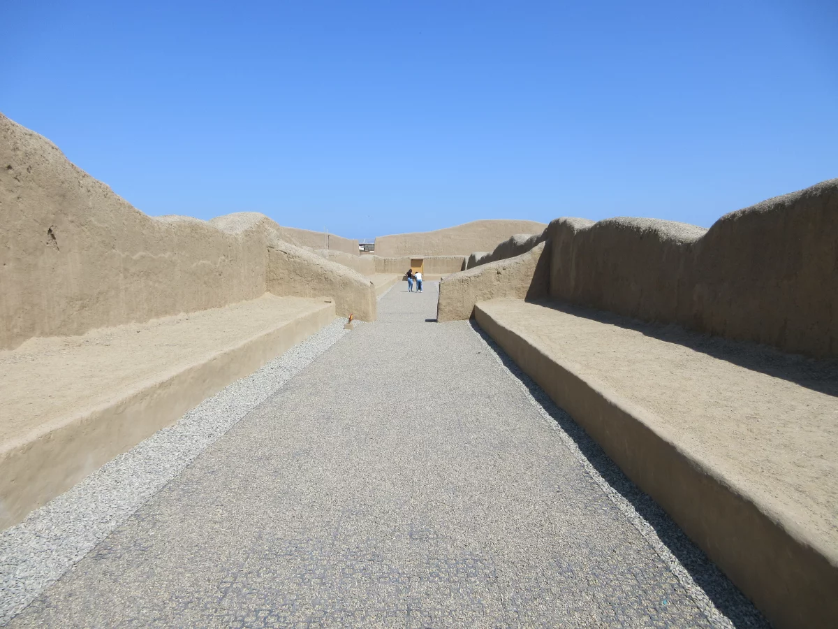 Le Palais Nik Ann à Chan Chan, proche de Trujillo, est construit en adobe. Il est le fruit de la culture Chimu qui se développa sur les ruines de la civilisation Moche
