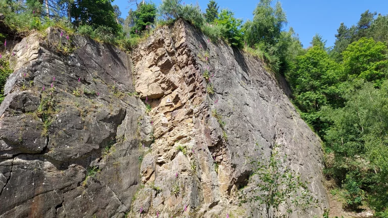 Une curiosité géologique, la faille de Persé