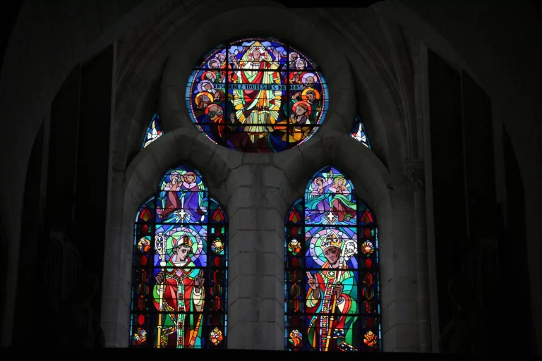 Dans l'ancienne collégiale à Sille-le-Guillaume