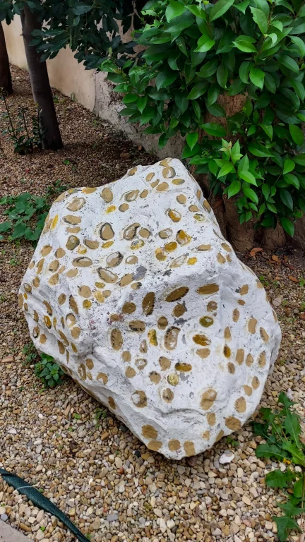 A Montélimar, même les cailloux se prennent pour du nougat