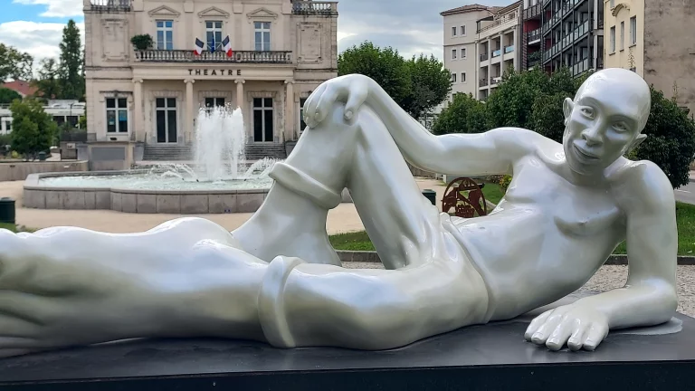 L'art est omniprésent à Montélimar. Une sculpture d'Idan Zareski