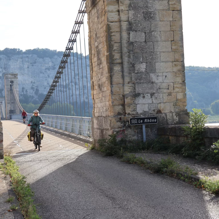 D'innombrables ponts permettent de franchir le Rhône