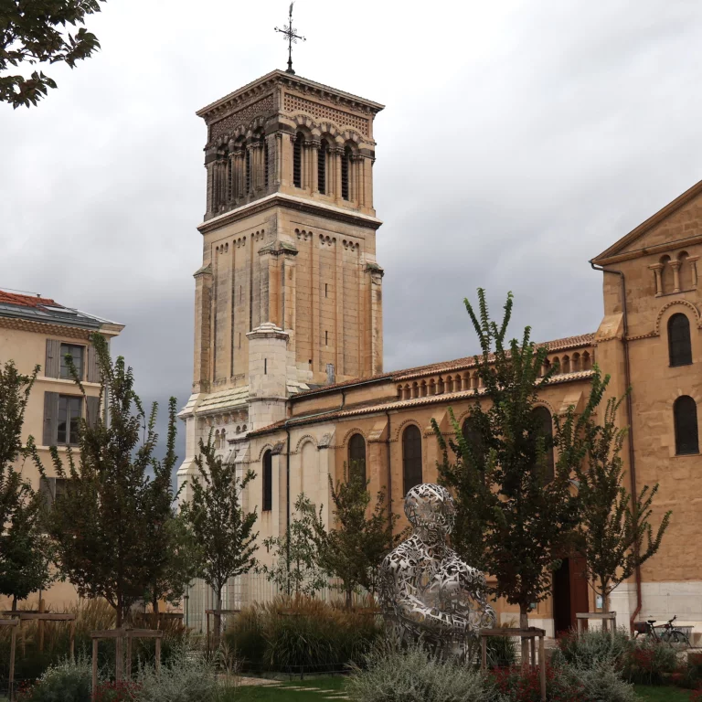 La cathédrale Saint-Apollinaire à Valence.
