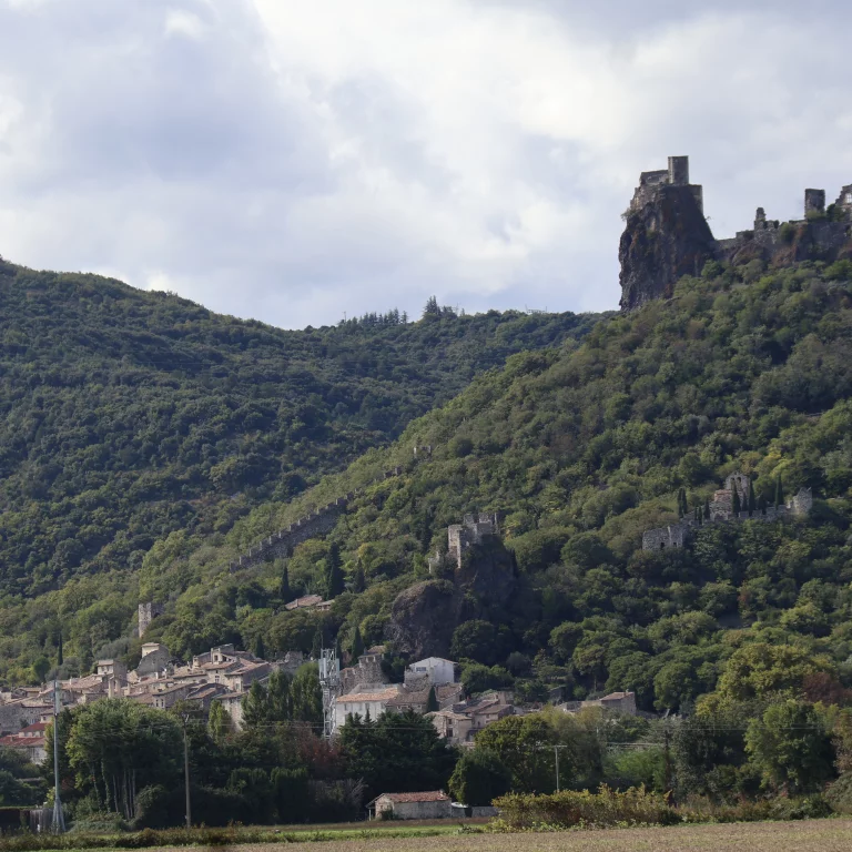 Les fortifications de Rochemaure.