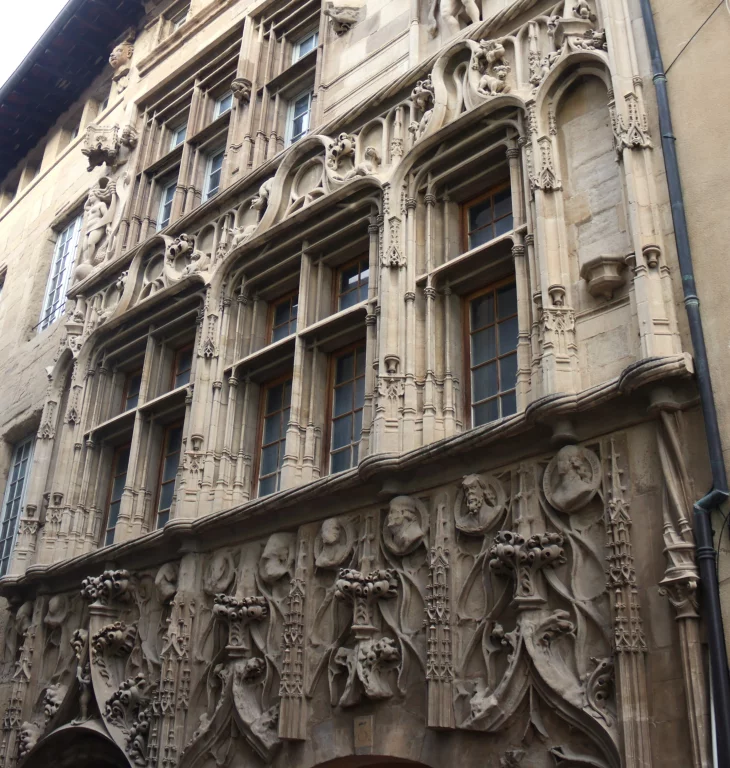 La Maison des têtes à Valence