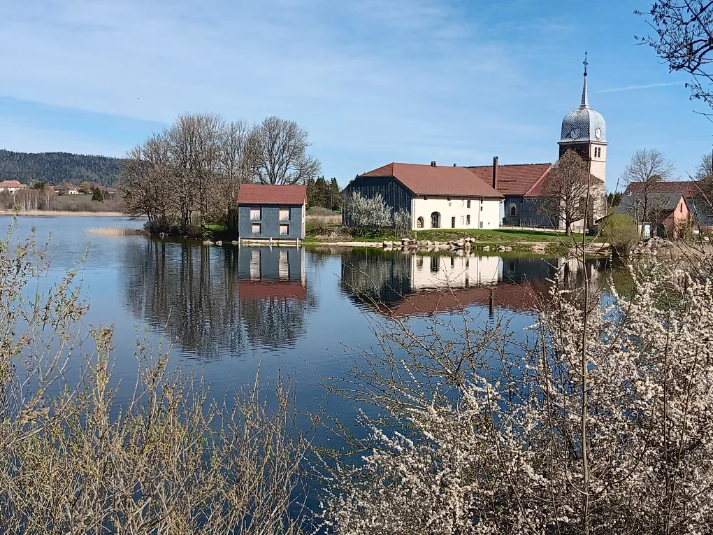 A Grande-Rivière, l'église de l'Abbaye et son dôme à l'impériale