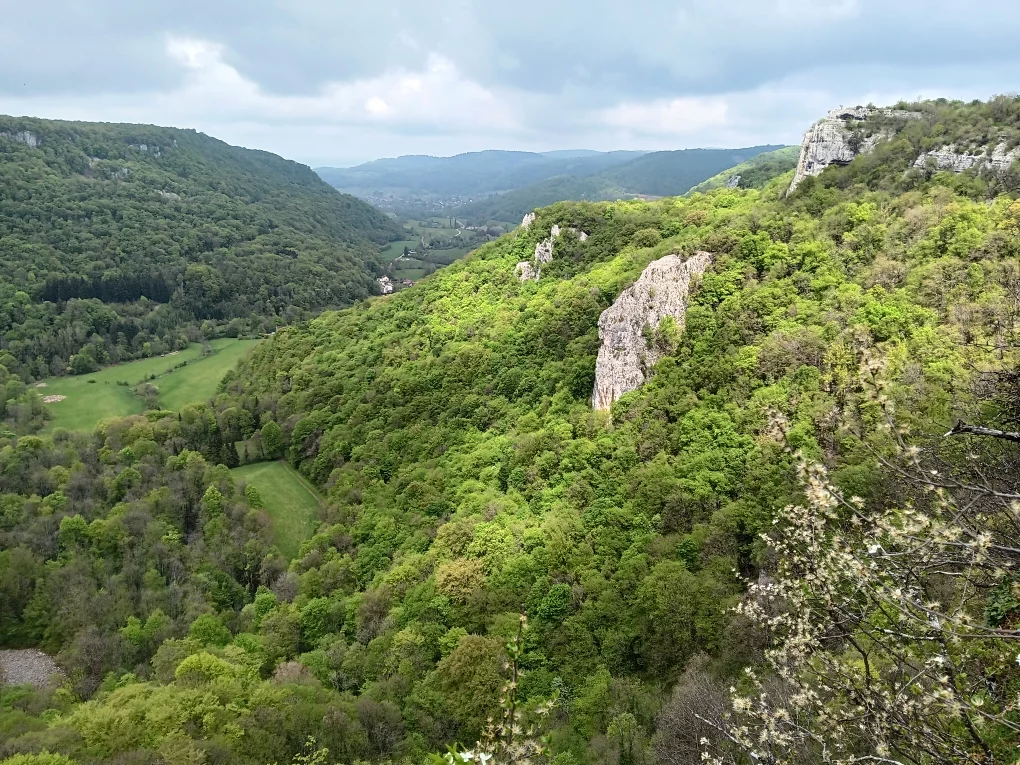 A l'approche de Champagnole, la Reculée des Planches et le cirque du fer à cheval