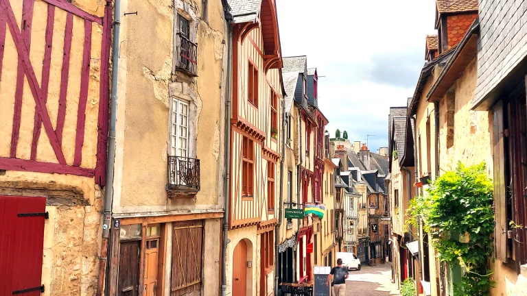 Dans les rues du cœur historique du Mans