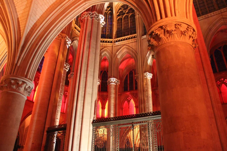 Visite nocturne de la cathédrale St-Julien du Mans.