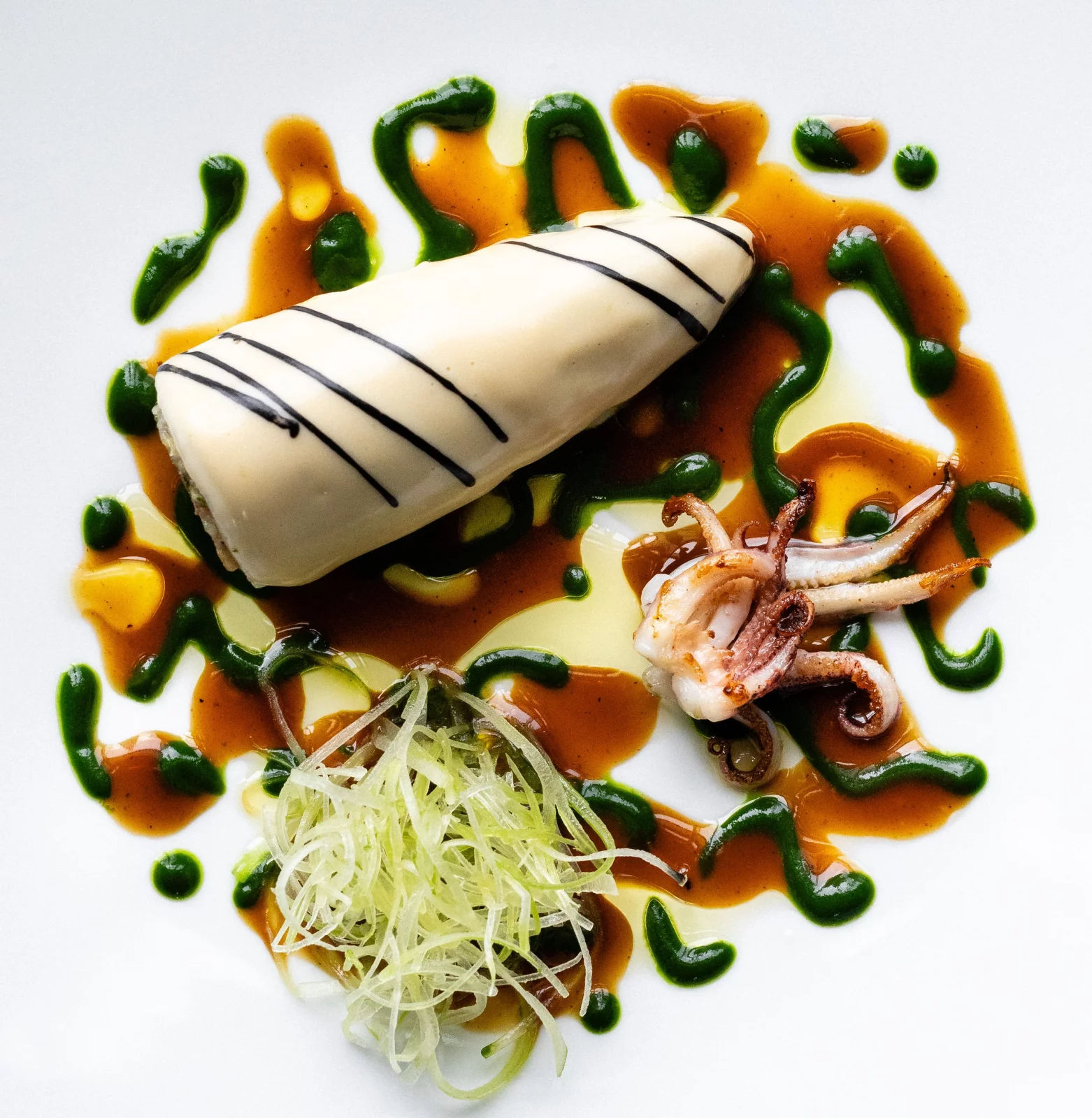 Encornet, cochon, céleri. Photo Julien Mota.