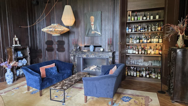Le bar de l'hôtel et du restaurant.