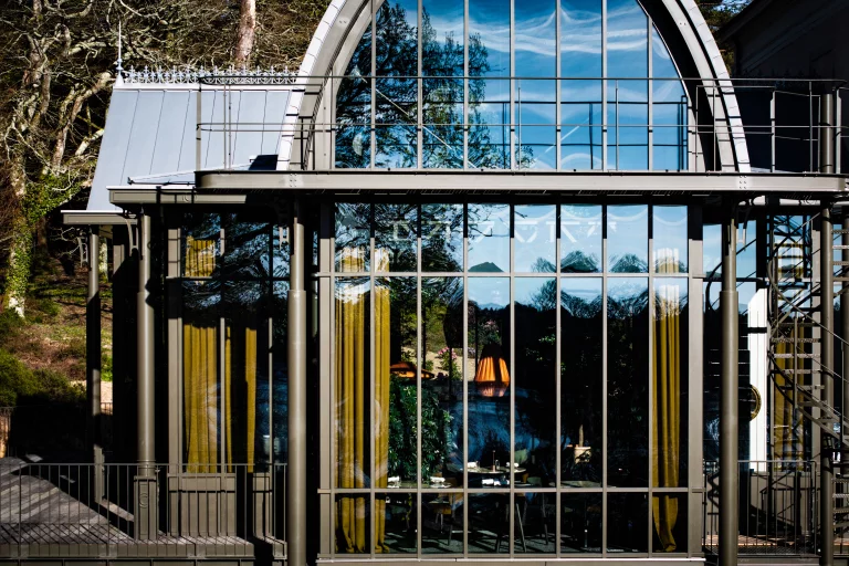 La verrière qui abrite le restaurant a été réalisée en 2022. Photo : Christophe Le Potier.