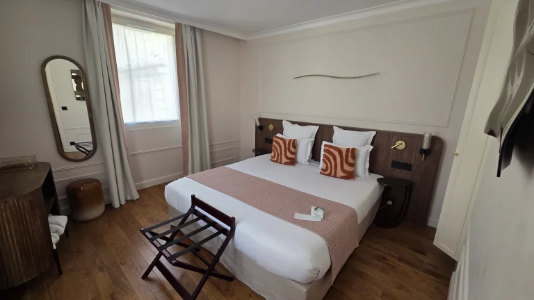 Une chambre.