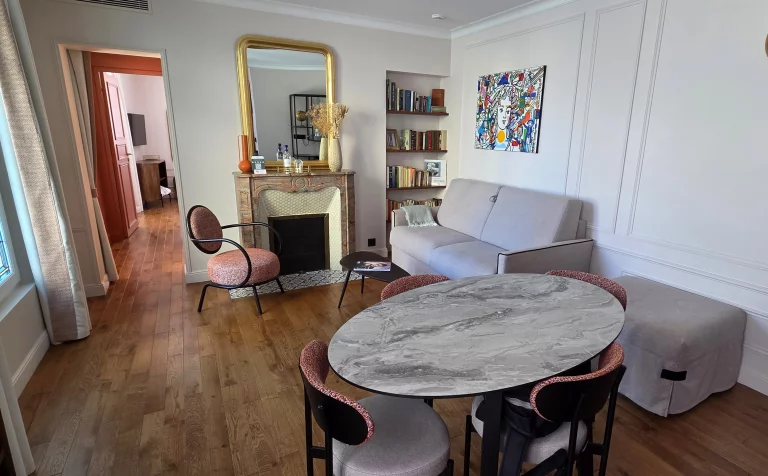 Le salon-cuisine de l'un des appartements.