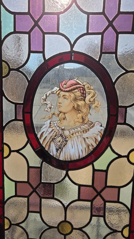 Les vitraux 1900 ont tous été réstaurés.