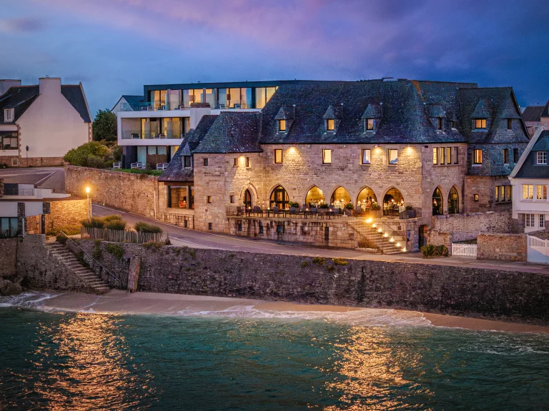 Le Brittany au bord de l'océan.