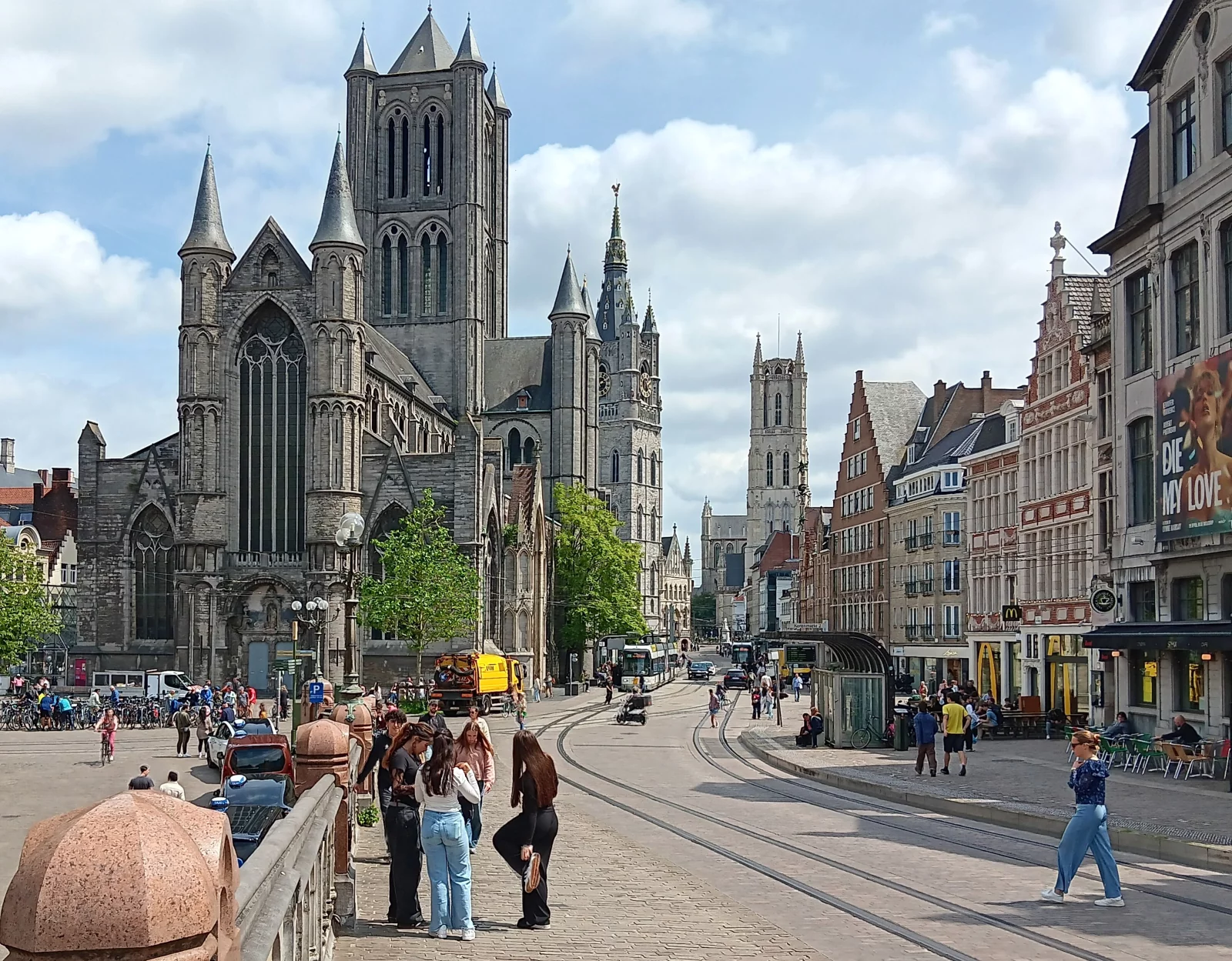 Vues depuis le pont Saint-Michel, les trois tours: l'église Saint-Nicolas, le beffroi et la Cathédrale Saint-Bavon