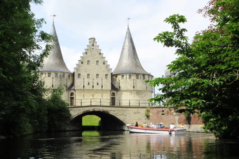 Le Rabot, "porte d'eau" (1491) au bout du canal Lieve