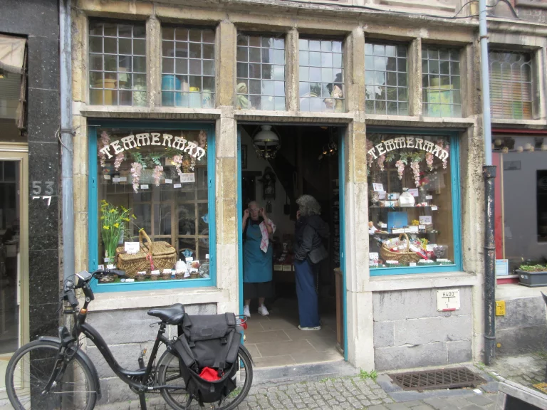 Boutique d'un autre âge, ou intemporelle!