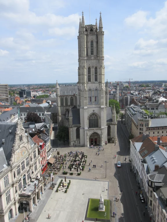 Vue du beffroi de Gand, la cathédrale Saint-Bavon