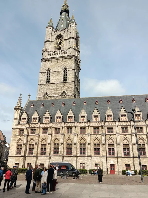 Le beffroi de Gand et la Halle aux draps