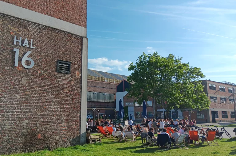 Hal 16 à Dok Noord, la terrasse