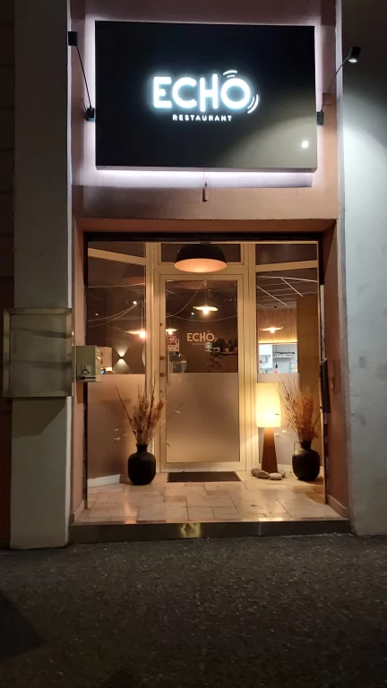 Un petit restaurant à l'élégance épurée