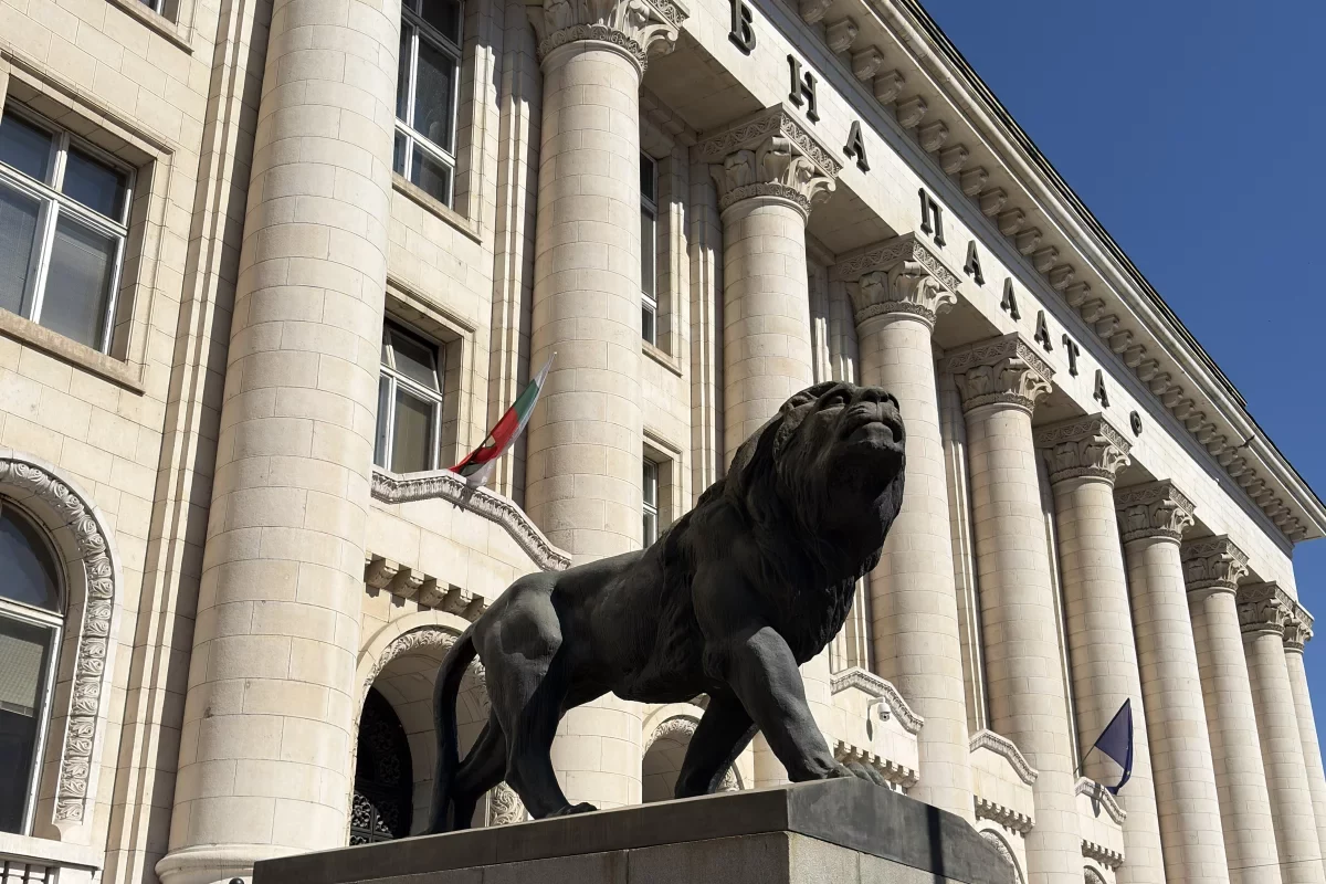 Le lion, symbole de la Bulgarie, devant le Palais de Justice de Sofia. Photo Nil Vautrin