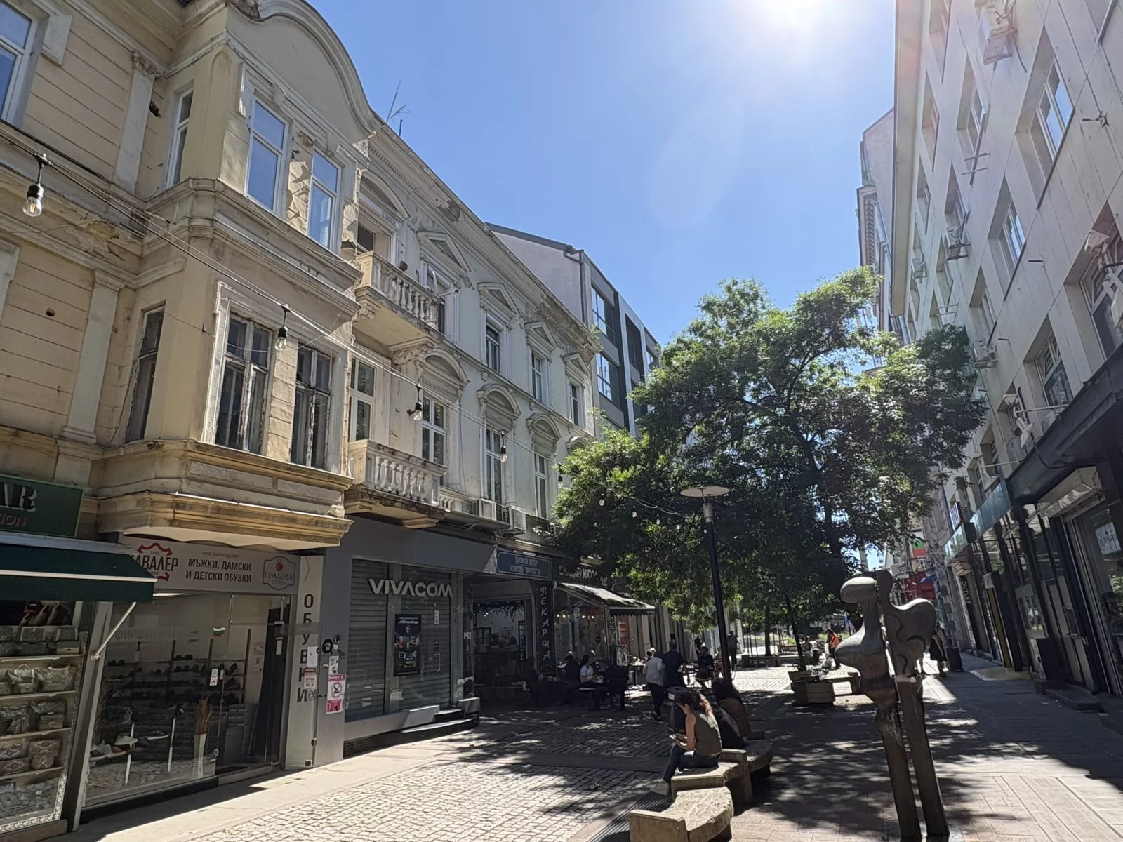 Rue Pirotska, à deux pas du centre historique. Photo Nil Vautrin