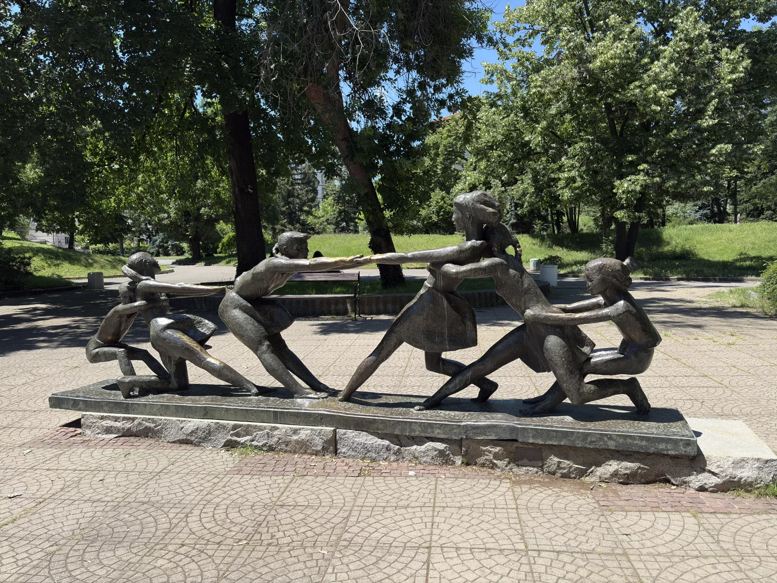 Le Jardin de la Ville (Gradska gradina), ouvert officiellement en 1878, est le plus ancien jardin public de Sofia. Il est situé devant le Théâtre national Ivan-Vazov. Photo Nil Vautrin