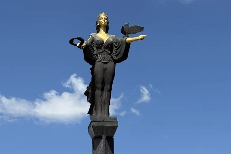 Monument dédié à sainte Sophie. Photo Nil Vautrin