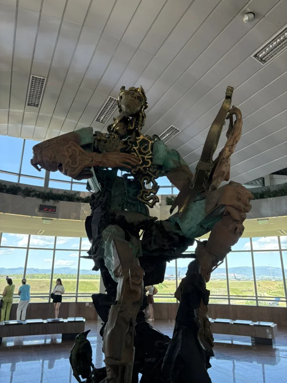 Statue représentant Orphée dans le hall de la station de métro de l’aéroport de Sofia. Photo Nil Vautrin