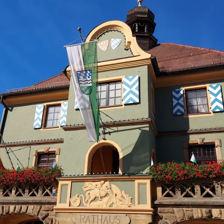 A Furth im Wald, le dragon est même taillé dans la pierre sur le fronton de la mairie