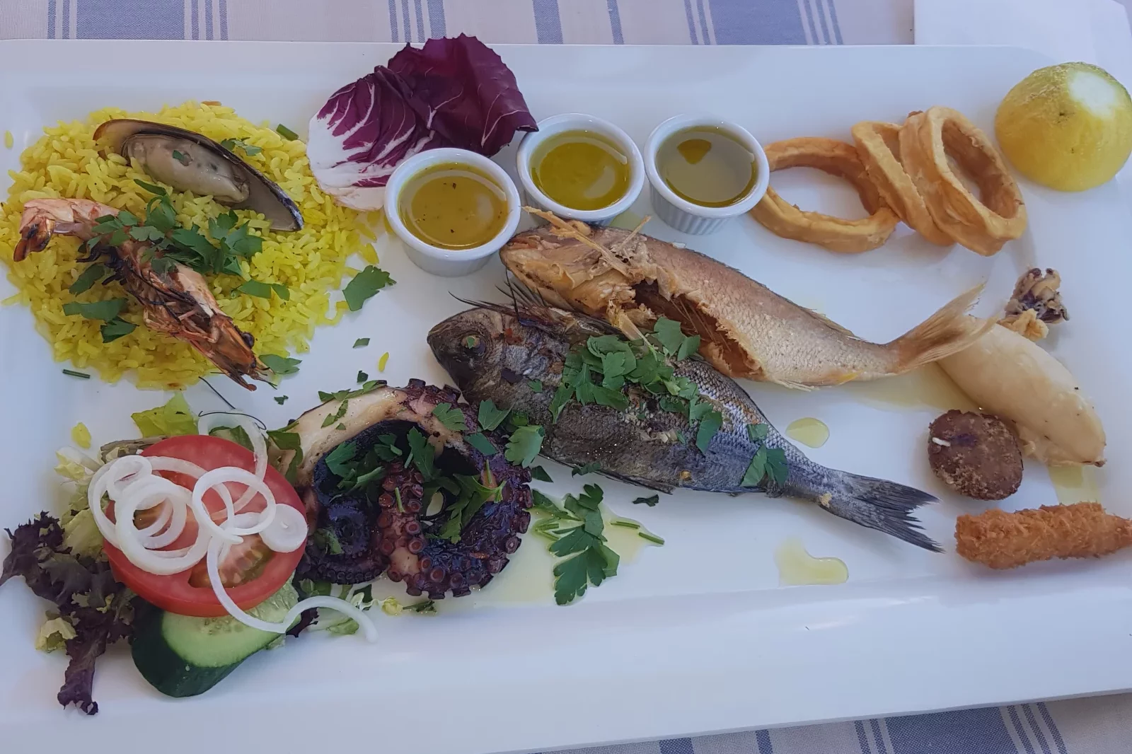 Dans l'esprit d'un mezze de poissons, pour une petite faim.