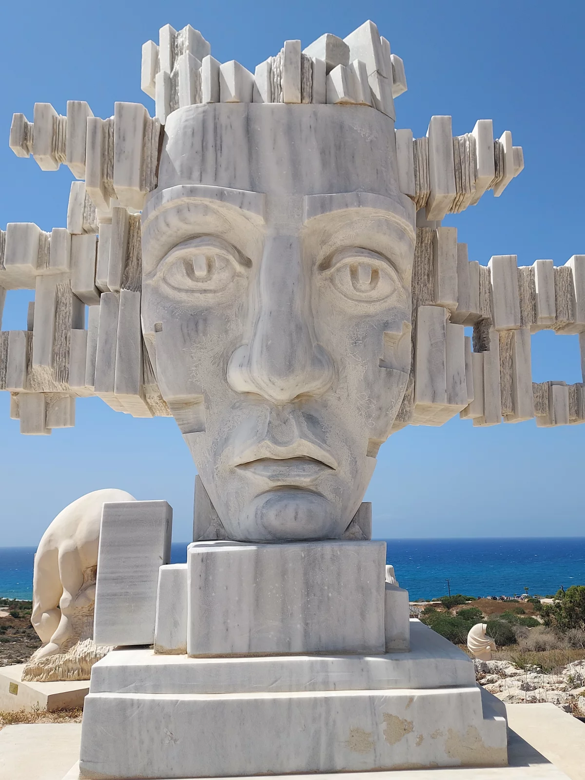 Dans le parc des sculptures à Ayia Napa